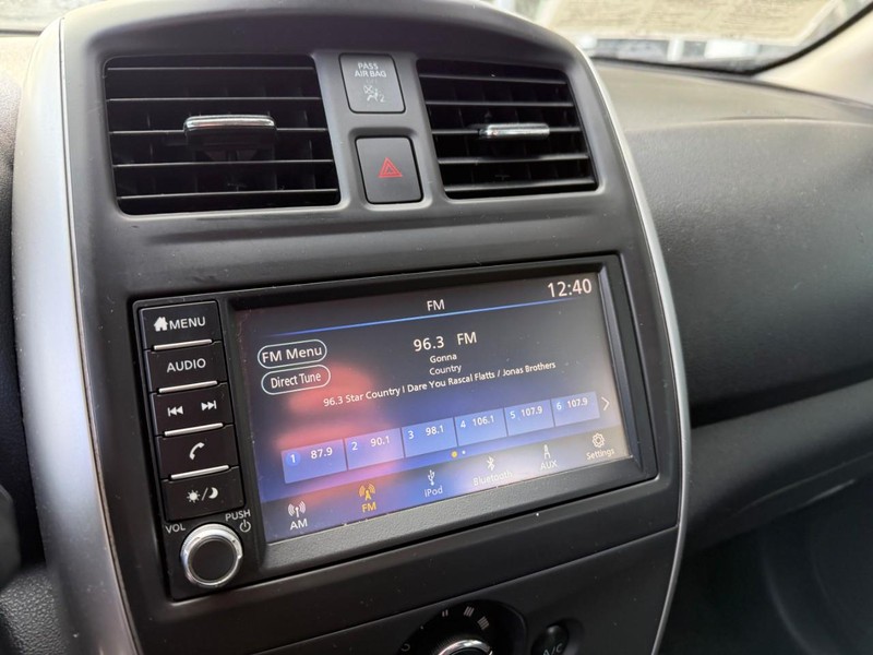 Nissan Versa Sedan Vehicle Image 22