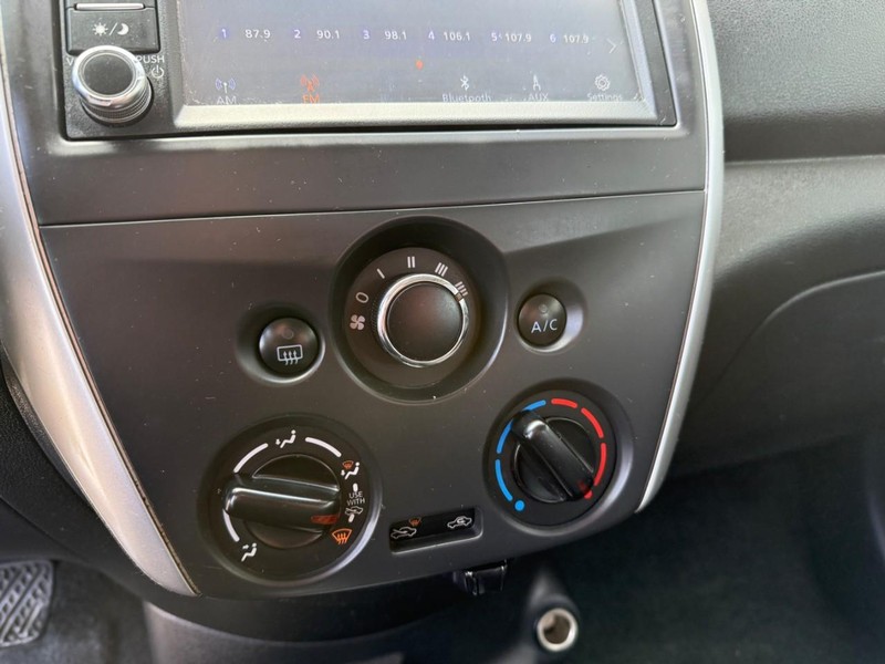 Nissan Versa Sedan Vehicle Image 23