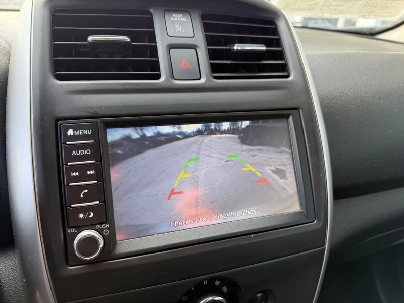 Nissan Versa Sedan Vehicle Image 24