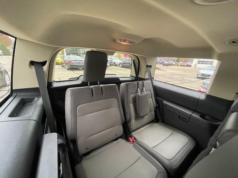 2017 Ford Flex SEL photo 2