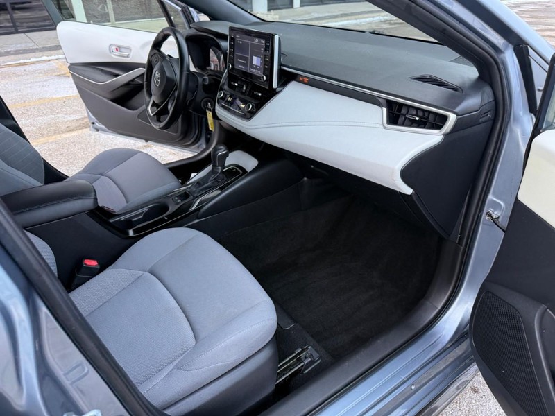 Toyota Corolla Vehicle Image 16