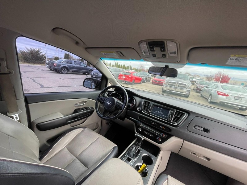 Kia Sedona Vehicle Image 05