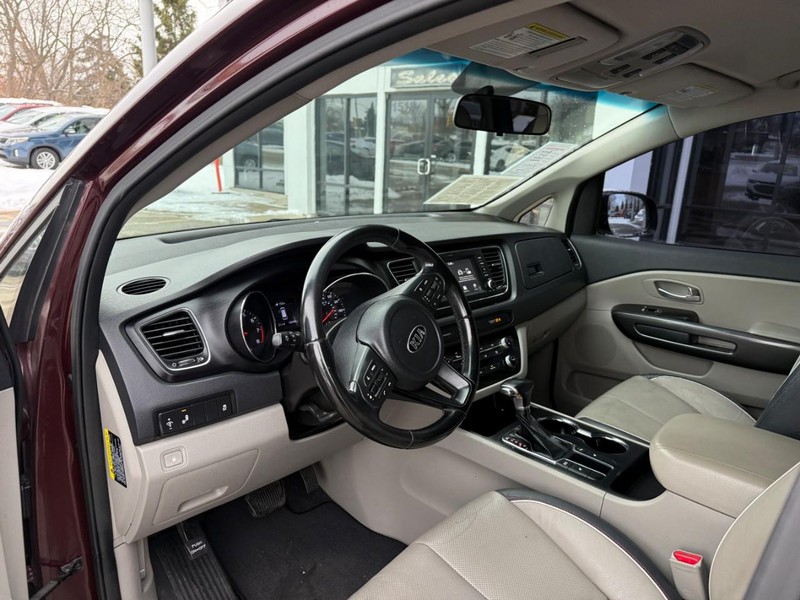 Kia Sedona Vehicle Image 10