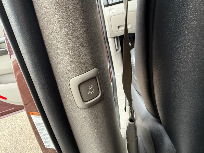 Kia Sedona Vehicle Image 12