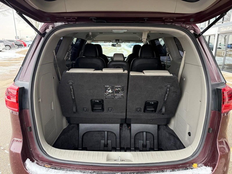 Kia Sedona Vehicle Image 14