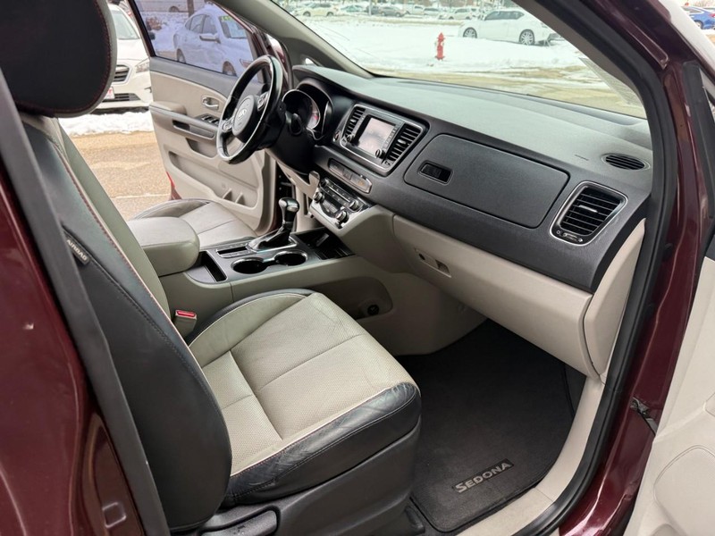 Kia Sedona Vehicle Image 18