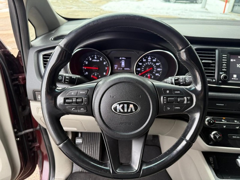 Kia Sedona Vehicle Image 20