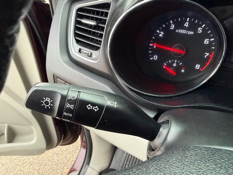 Kia Sedona Vehicle Image 21