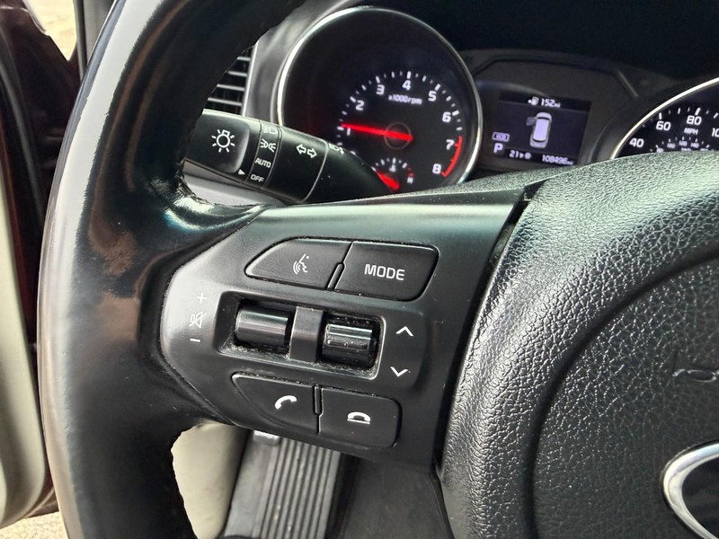 Kia Sedona Vehicle Image 22