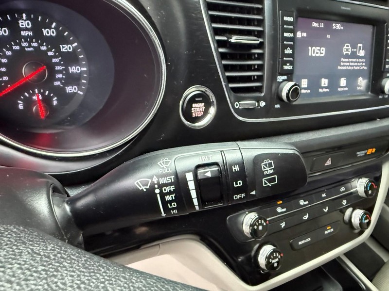 Kia Sedona Vehicle Image 23