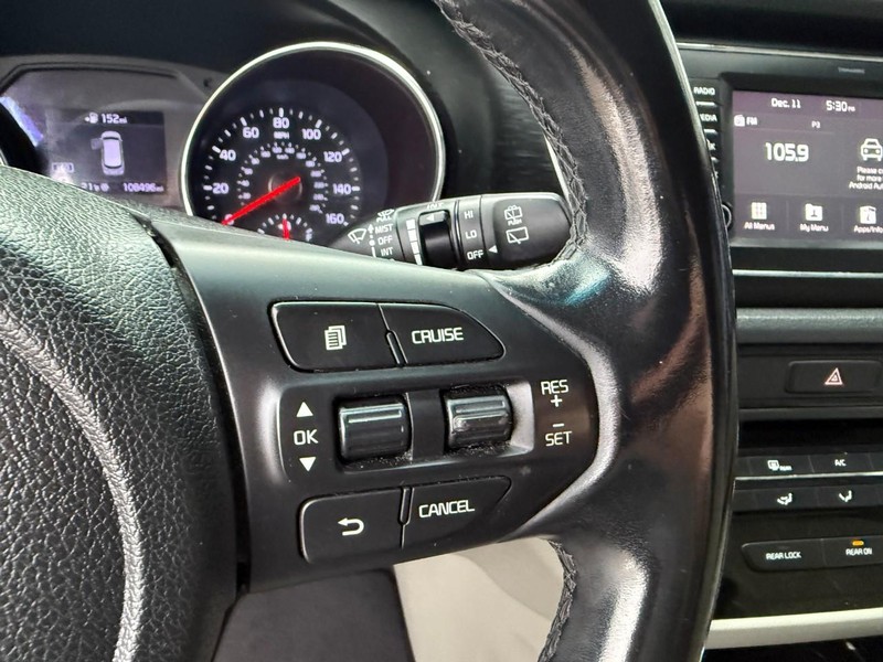 Kia Sedona Vehicle Image 24