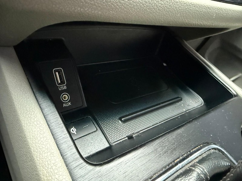 Kia Sedona Vehicle Image 30