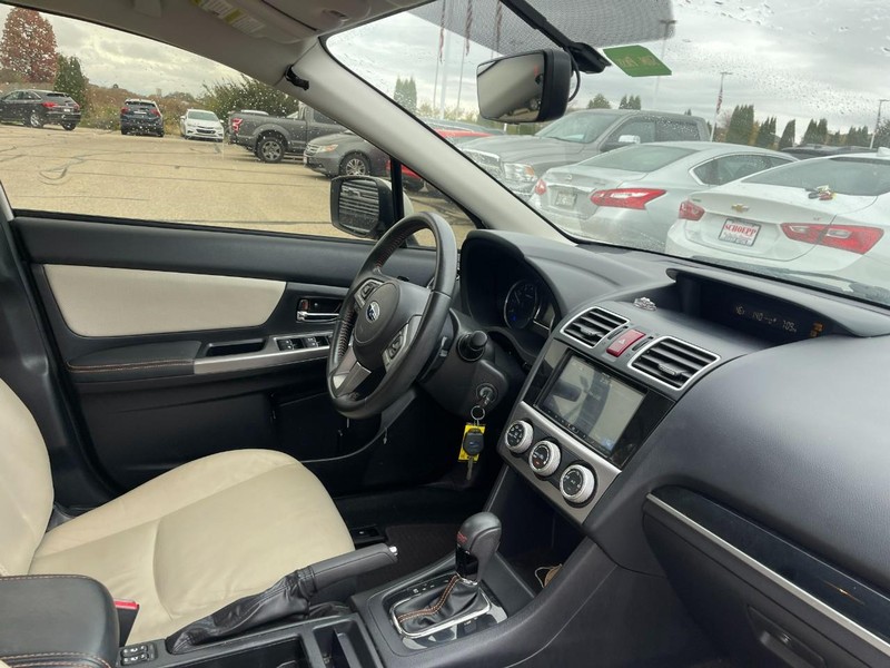 Subaru Crosstrek Vehicle Image 02