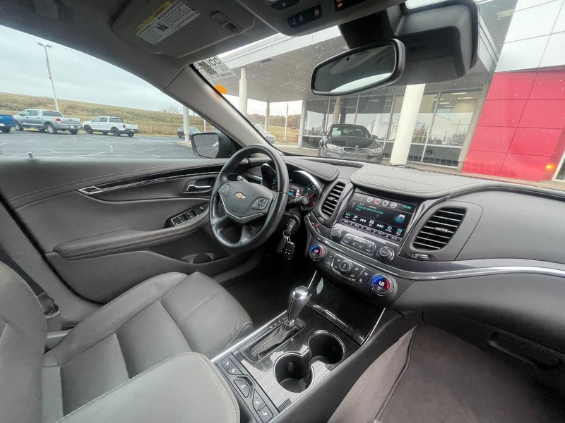 Chevrolet Impala Vehicle Image 05