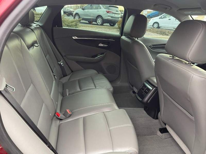 Chevrolet Impala Vehicle Image 12