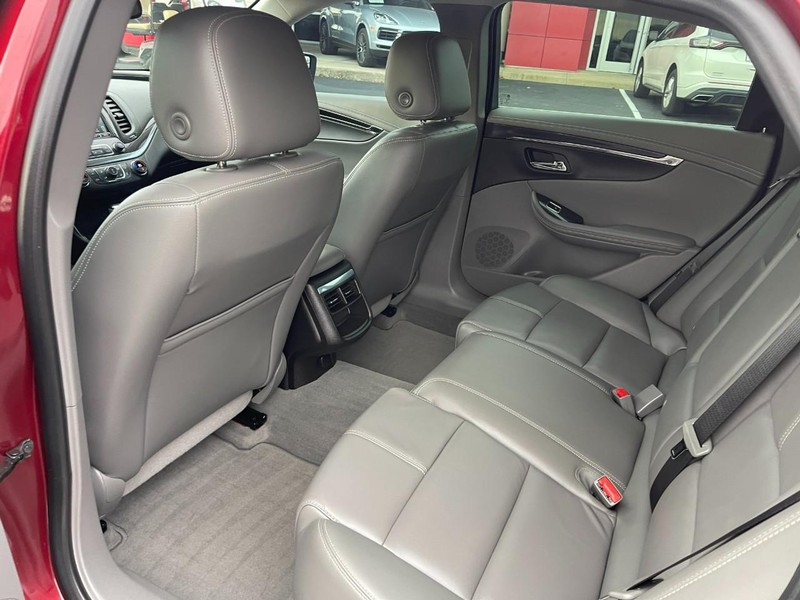 Chevrolet Impala Vehicle Image 16