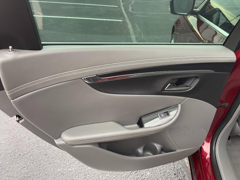 Chevrolet Impala Vehicle Image 17
