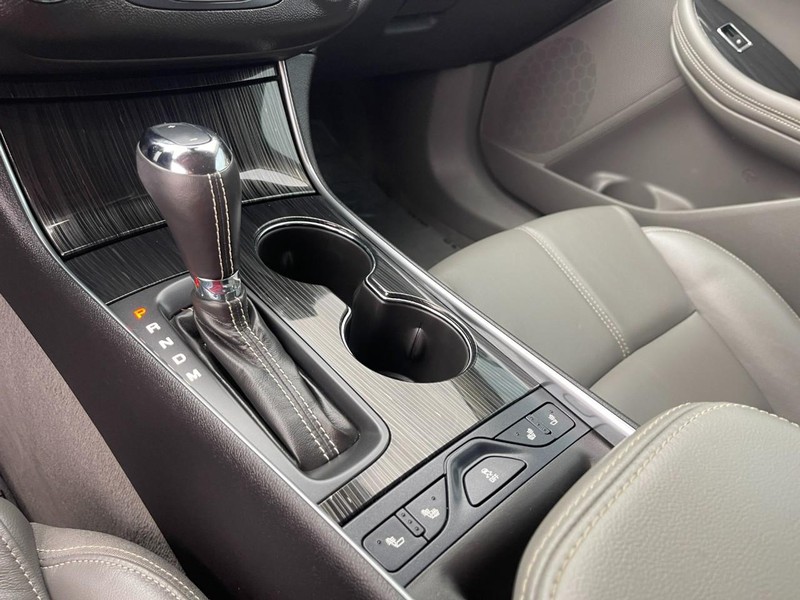 Chevrolet Impala Vehicle Image 21