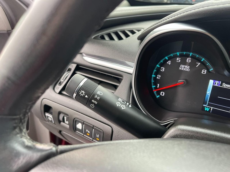 Chevrolet Impala Vehicle Image 25