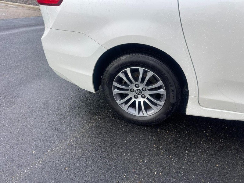 Toyota Sienna Vehicle Image 08