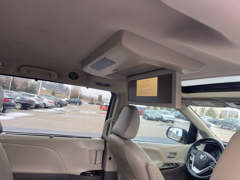 Toyota Sienna Vehicle Image 13