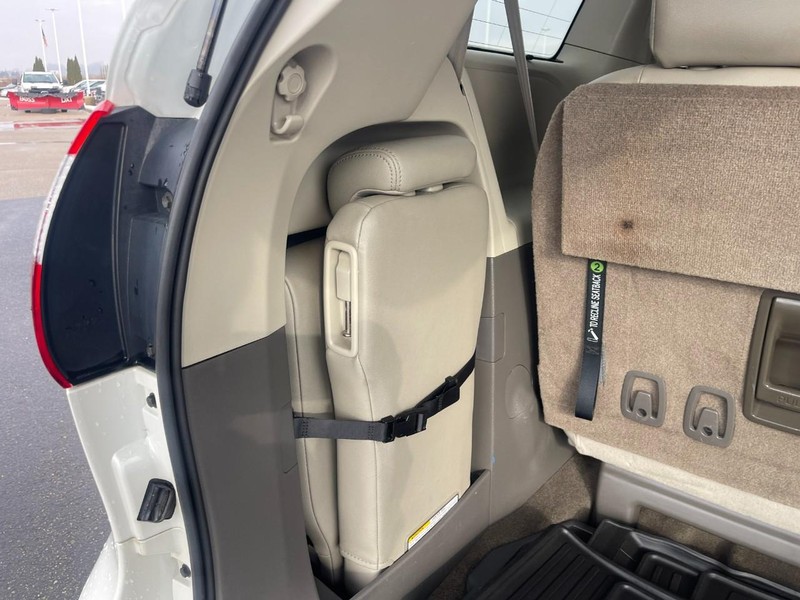 Toyota Sienna Vehicle Image 17