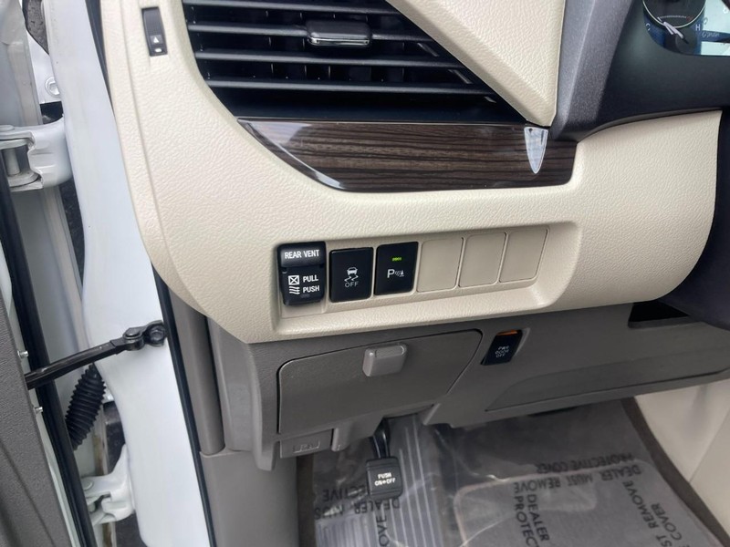 Toyota Sienna Vehicle Image 21