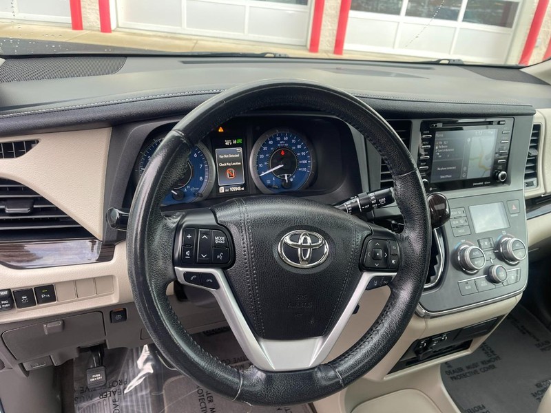 Toyota Sienna Vehicle Image 22