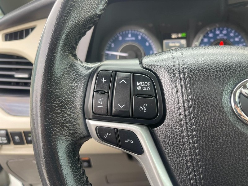 Toyota Sienna Vehicle Image 23