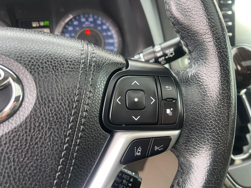 Toyota Sienna Vehicle Image 24