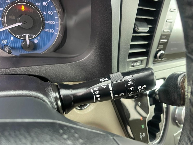 Toyota Sienna Vehicle Image 26