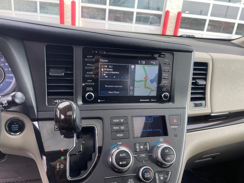 Toyota Sienna Vehicle Image 29