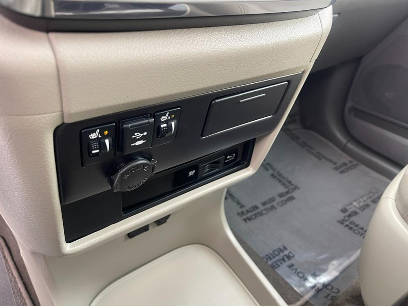 Toyota Sienna Vehicle Image 30