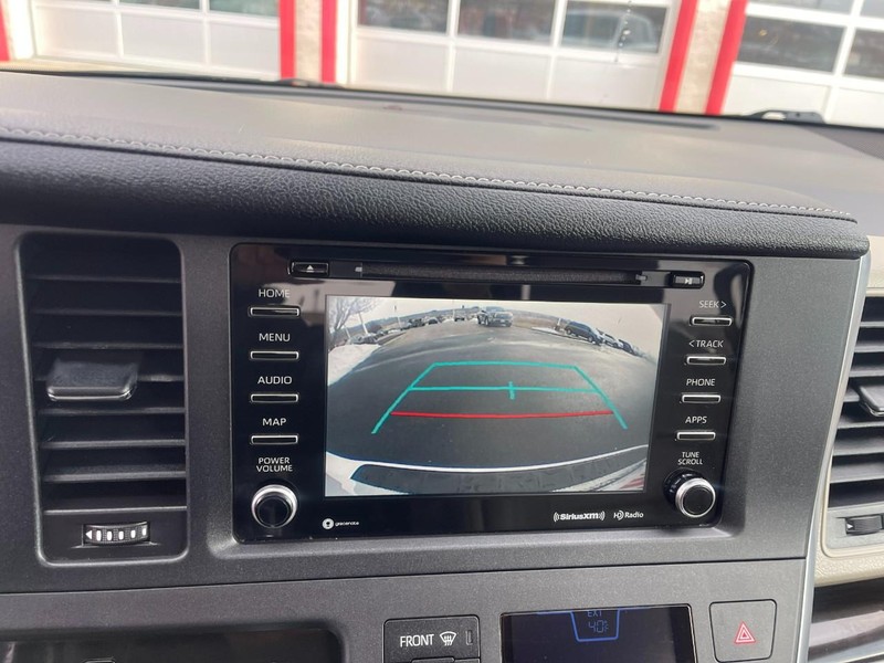 Toyota Sienna Vehicle Image 31