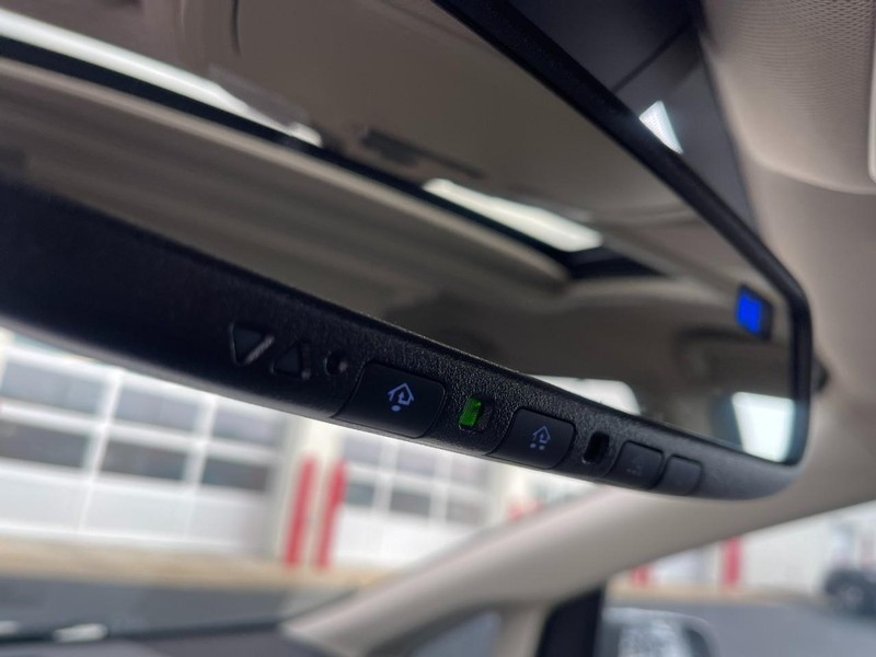 Toyota Sienna Vehicle Image 32