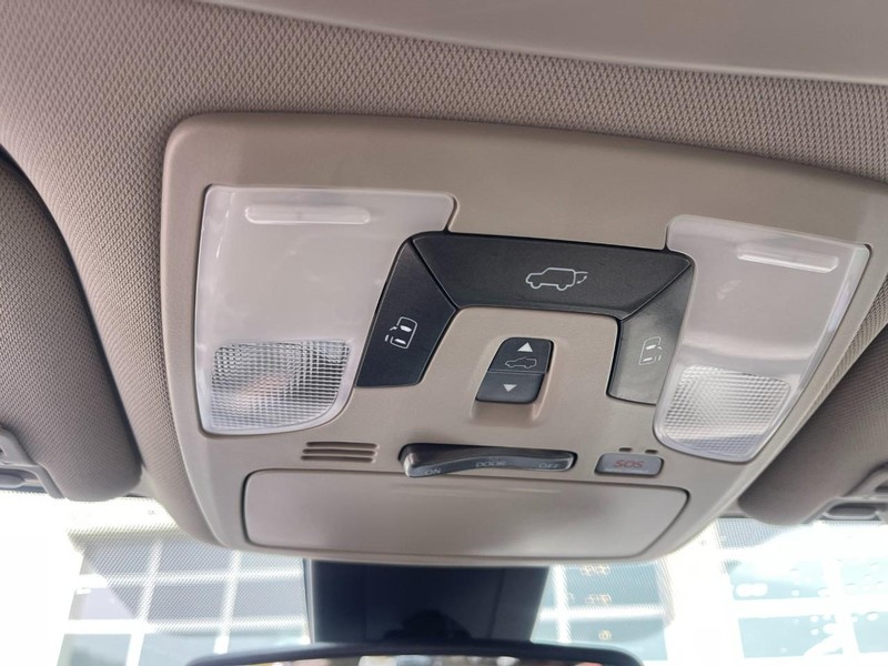 Toyota Sienna Vehicle Image 33