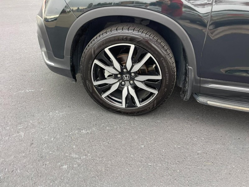 2020 Honda Pilot Touring photo 2