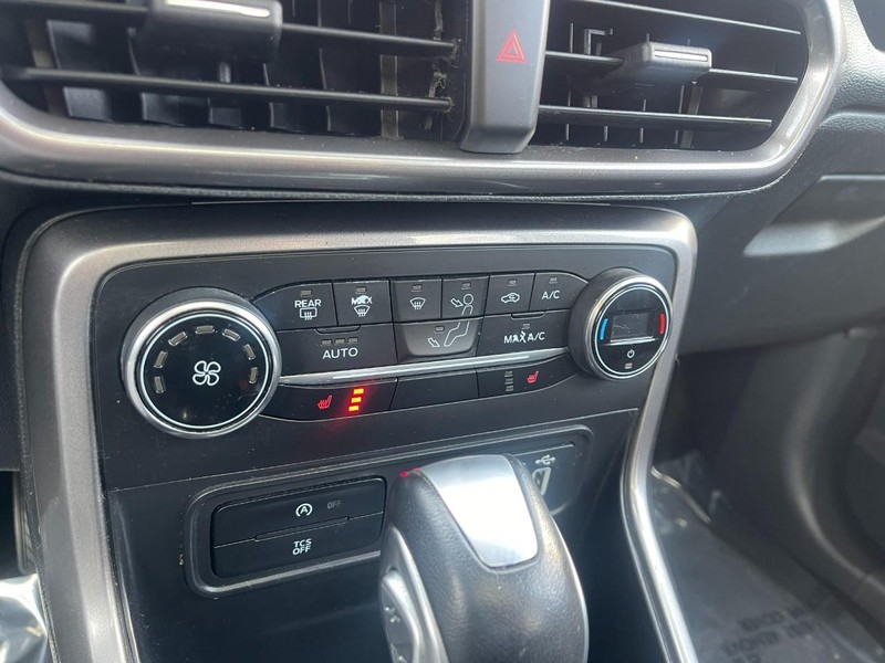 Ford EcoSport Vehicle Image 15