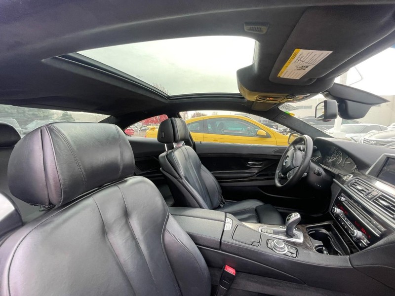 BMW 6 Series Vehicle Full-screen Gallery Image 03