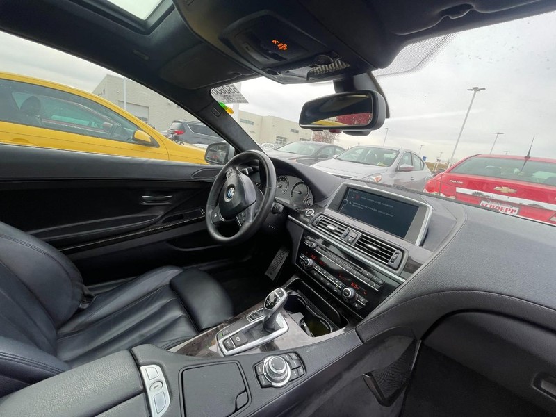 BMW 6 Series Vehicle Full-screen Gallery Image 04