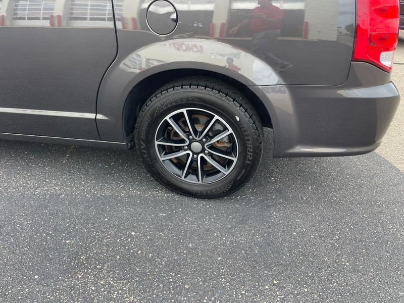Dodge Grand Caravan Vehicle Image 05