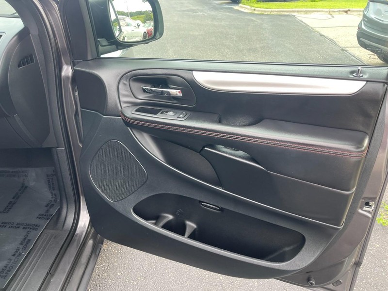 Dodge Grand Caravan Vehicle Image 11