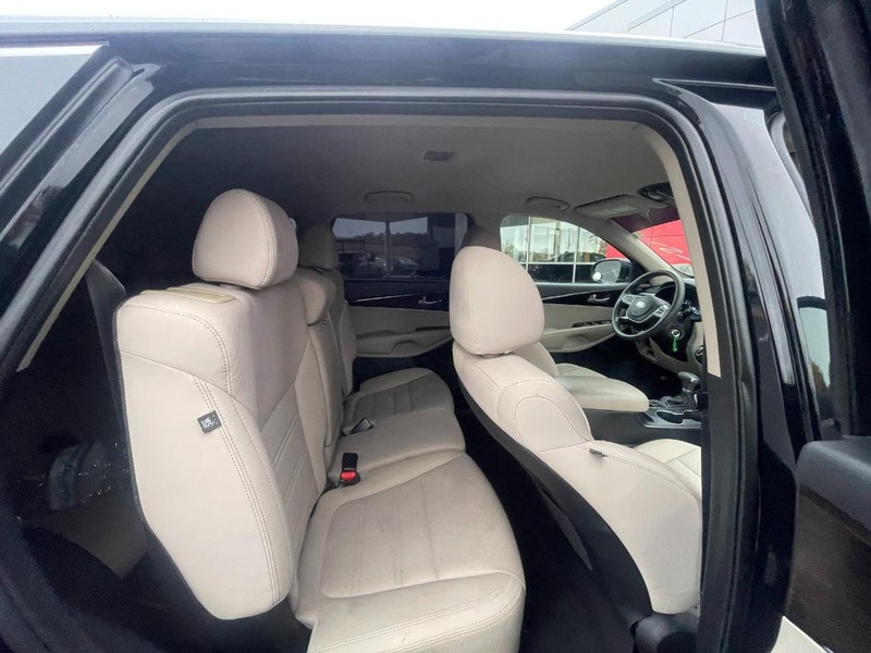 Kia Sorento Vehicle Image 04