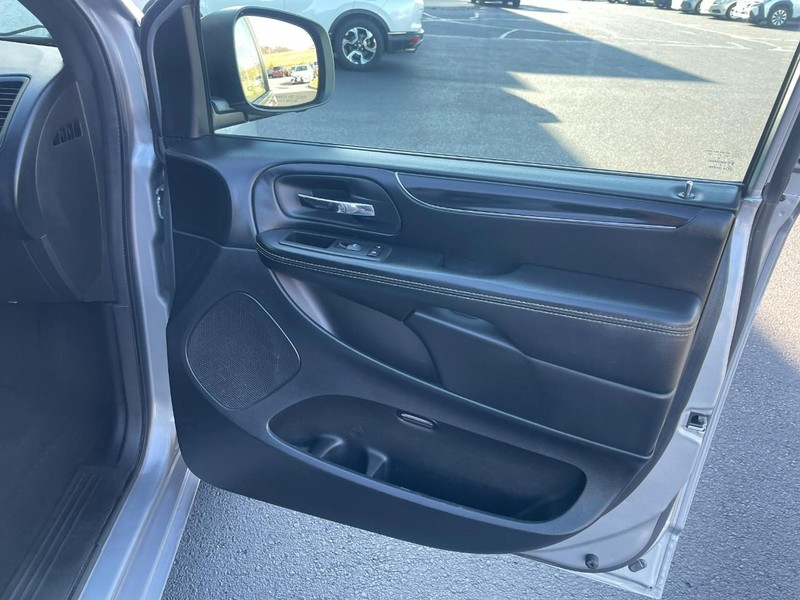 Dodge Grand Caravan Vehicle Image 08