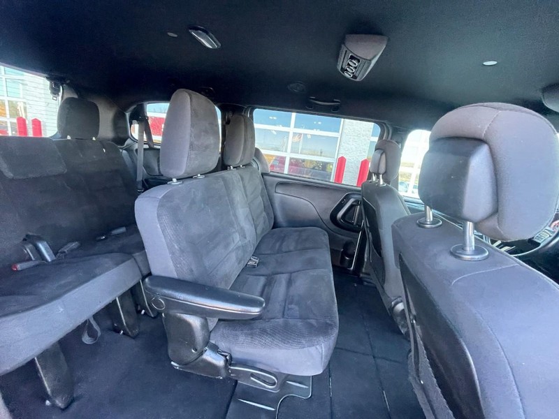 Dodge Grand Caravan Vehicle Image 09