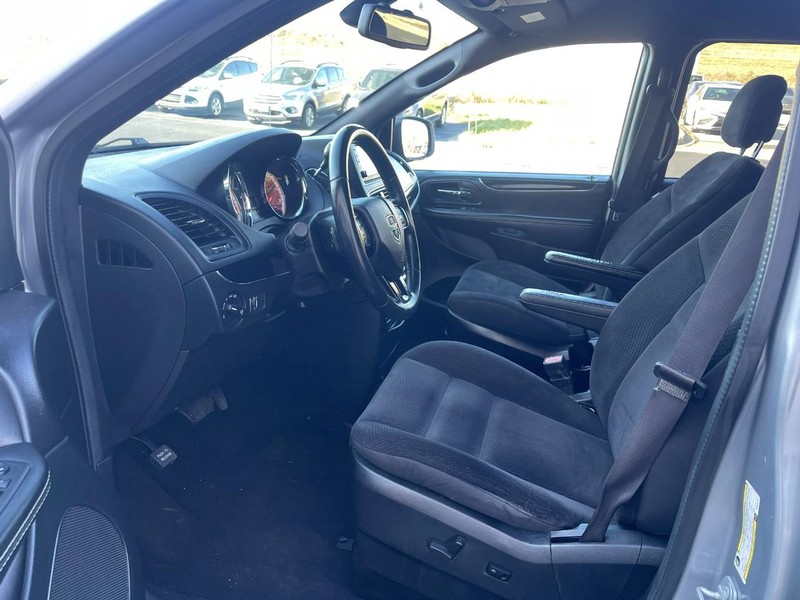 Dodge Grand Caravan Vehicle Image 14