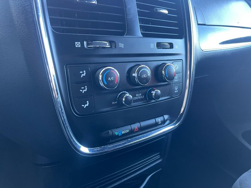 Dodge Grand Caravan Vehicle Image 23