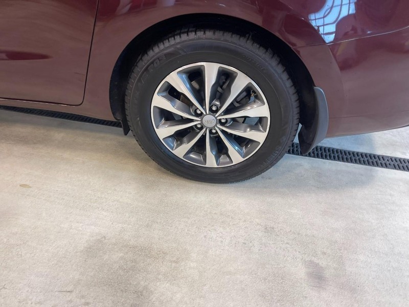 Kia Sedona Vehicle Image 05