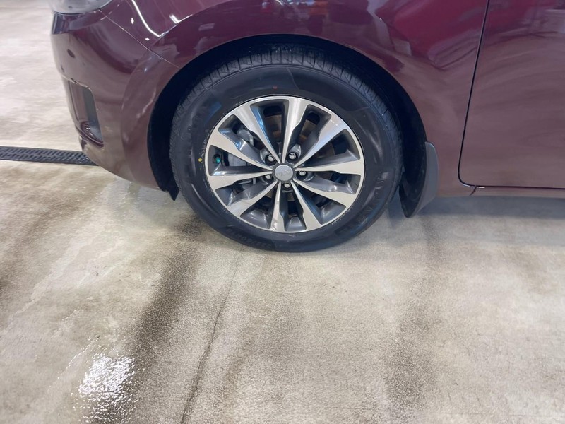 Kia Sedona Vehicle Image 06