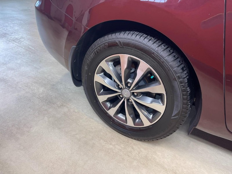 Kia Sedona Vehicle Image 08